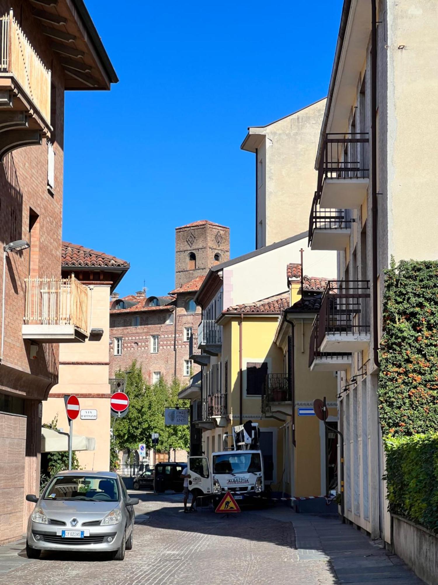 Dalia E Aster Appartamenti Nel Centro Storico Di Alba - Langhe Esterno foto